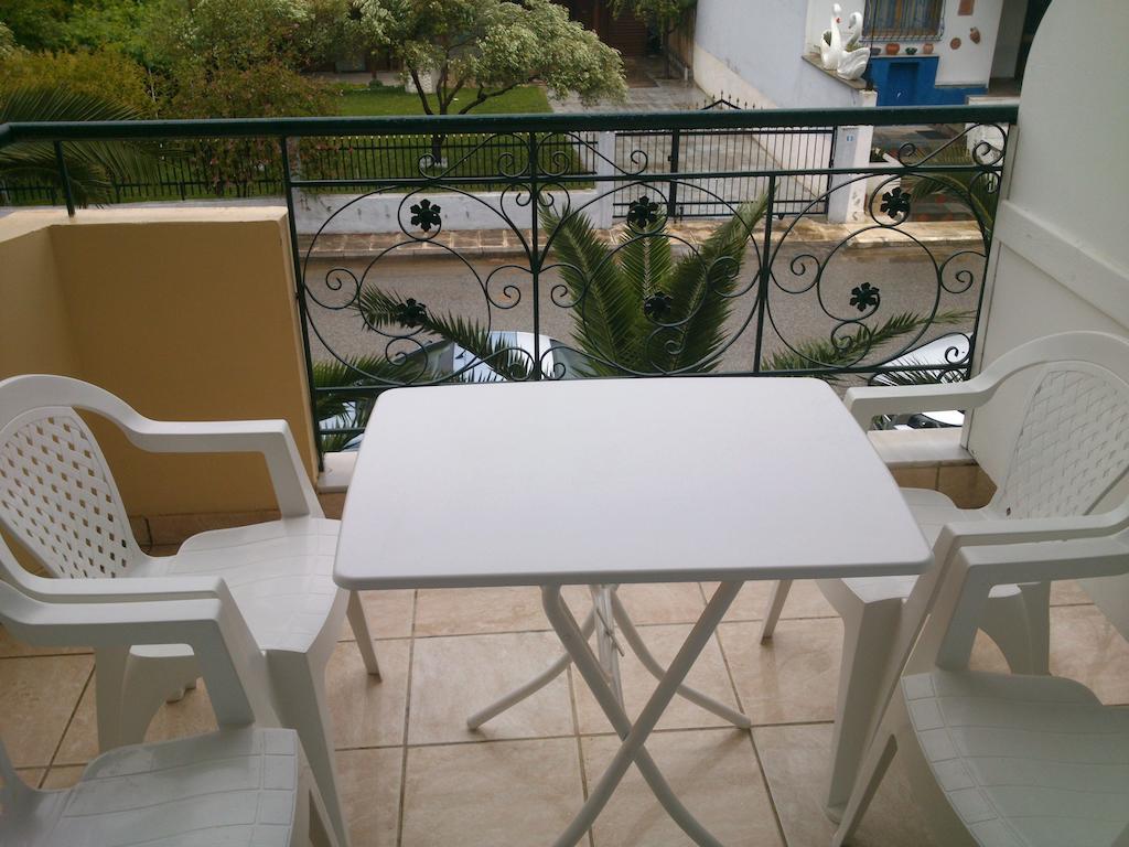 Vicky Rooms Paralia Dionysiou Ruang foto