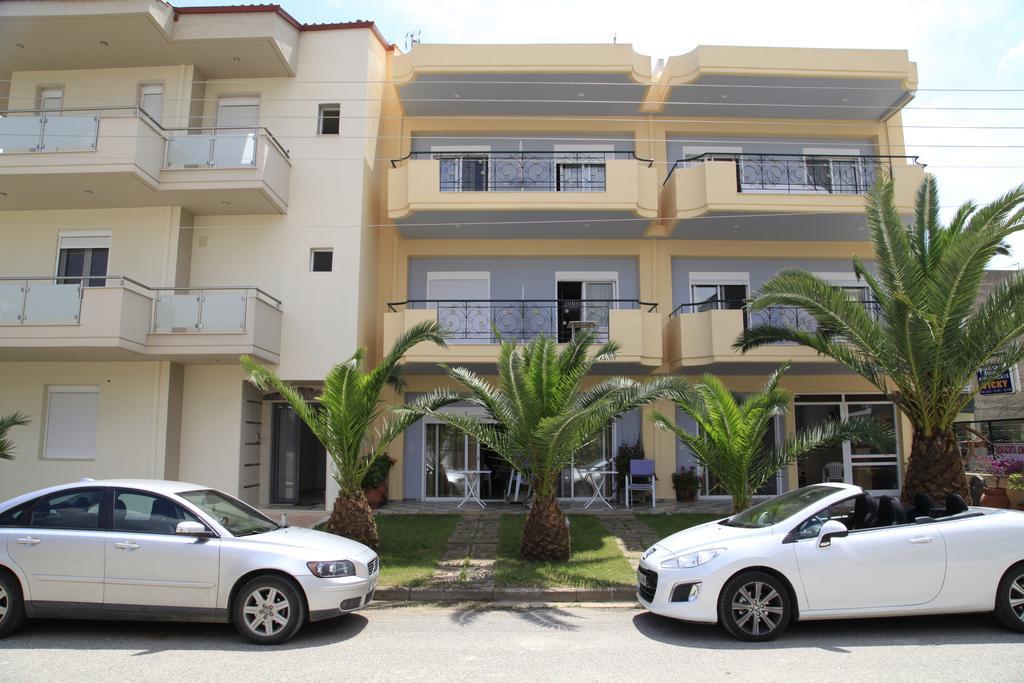 Vicky Rooms Paralia Dionysiou Bagian luar foto