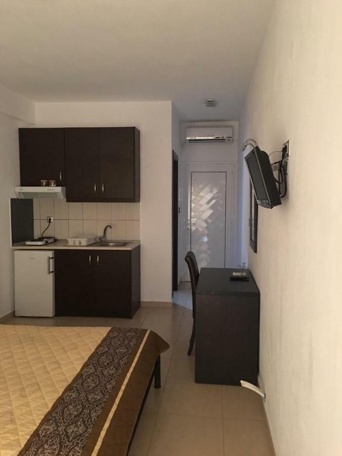 Vicky Rooms Paralia Dionysiou Bagian luar foto
