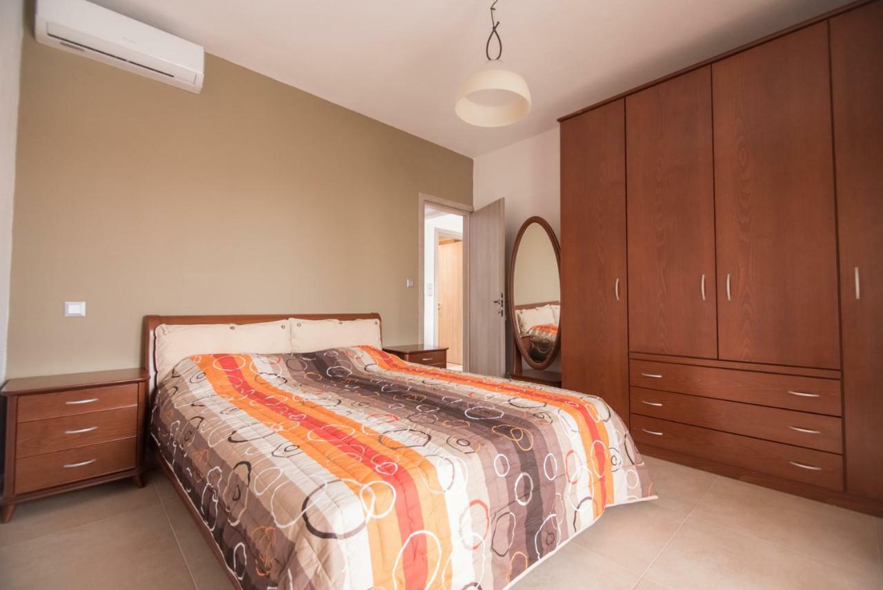 Vicky Rooms Paralia Dionysiou Bagian luar foto