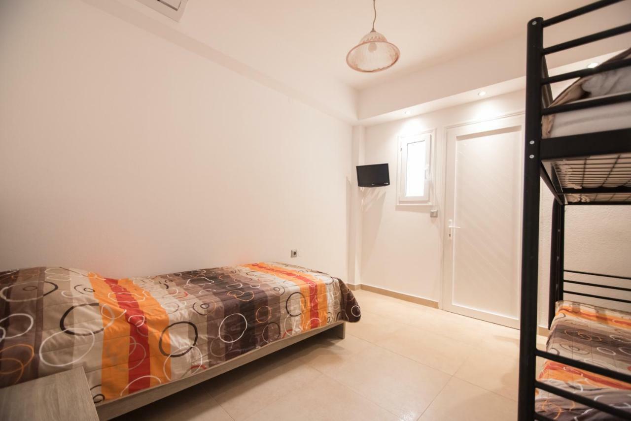 Vicky Rooms Paralia Dionysiou Bagian luar foto