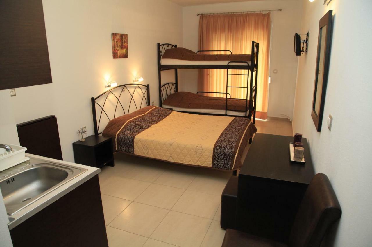 Vicky Rooms Paralia Dionysiou Bagian luar foto