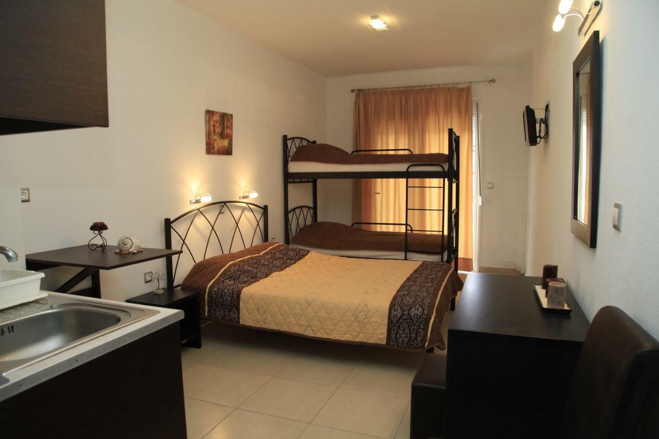 Vicky Rooms Paralia Dionysiou Bagian luar foto