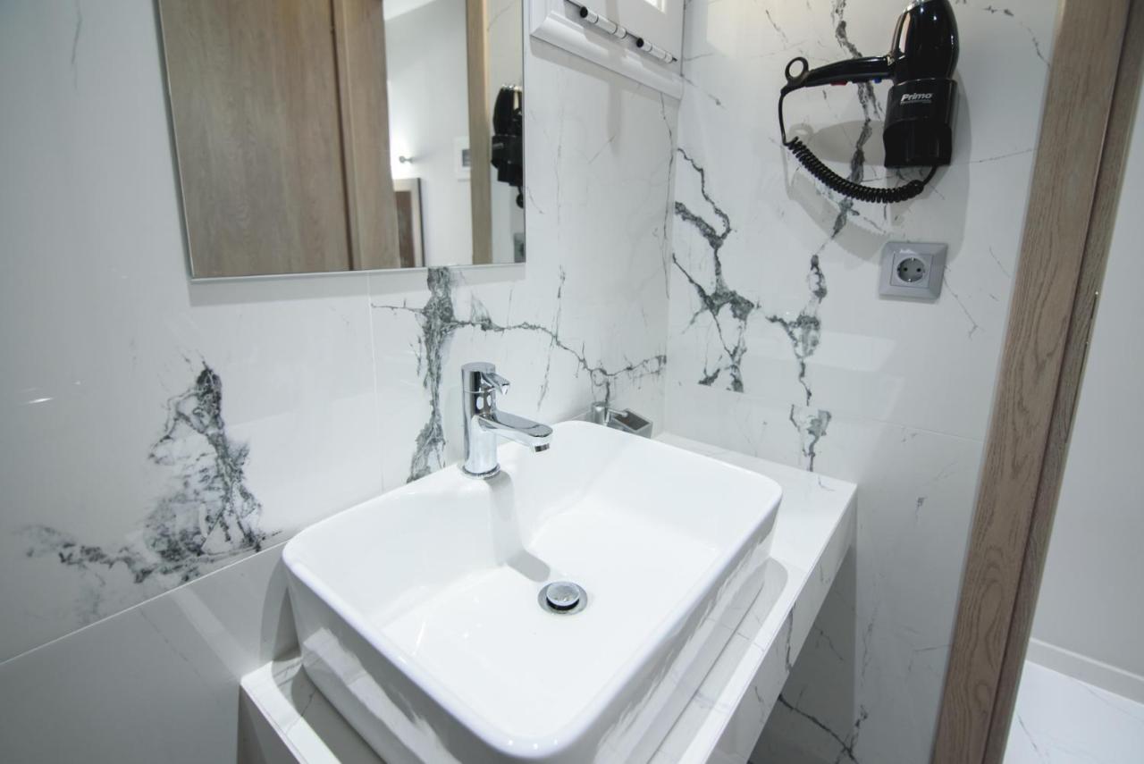 Vicky Rooms Paralia Dionysiou Bagian luar foto