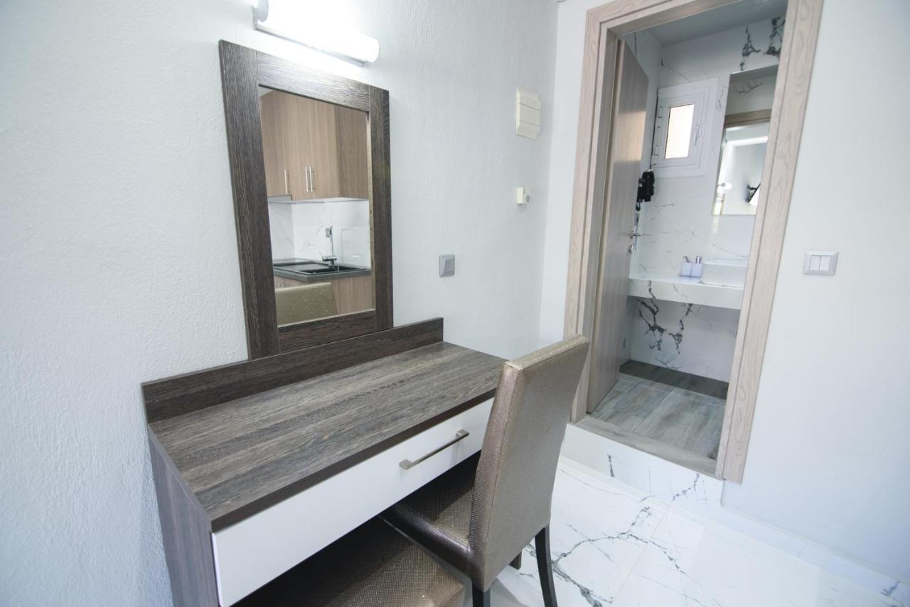Vicky Rooms Paralia Dionysiou Bagian luar foto