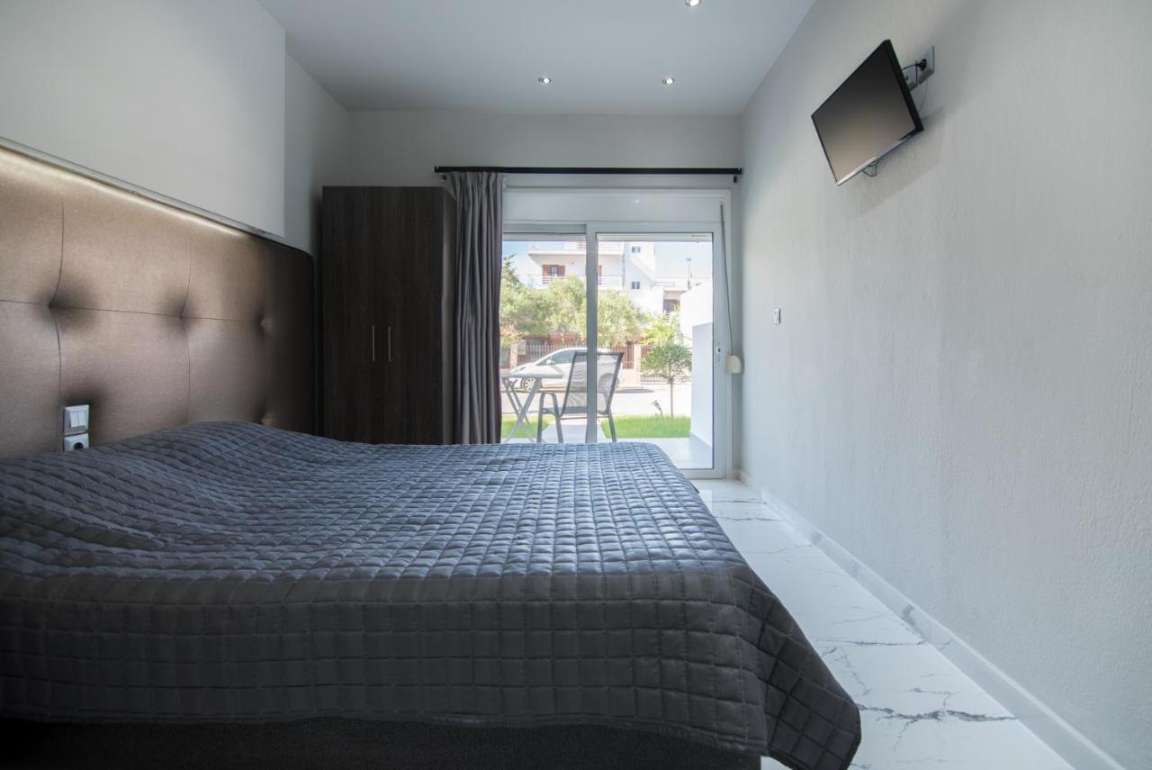 Vicky Rooms Paralia Dionysiou Bagian luar foto