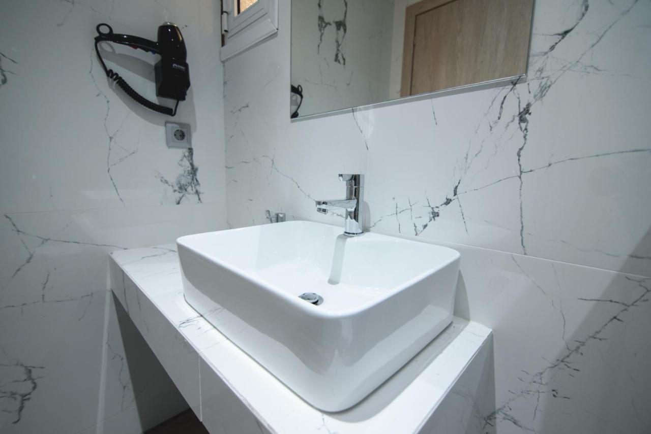 Vicky Rooms Paralia Dionysiou Bagian luar foto